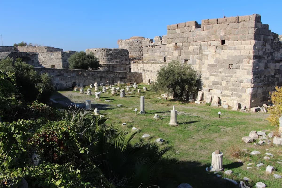 Neratzia Castle (Castle of the Knights)