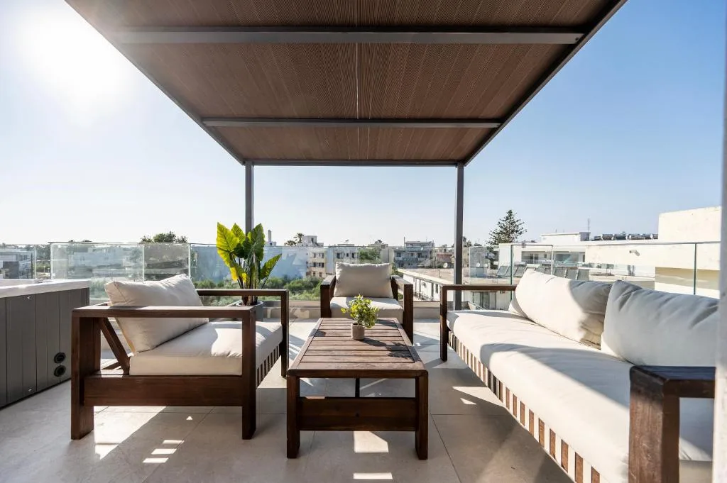 Rooftop terrace with pergola