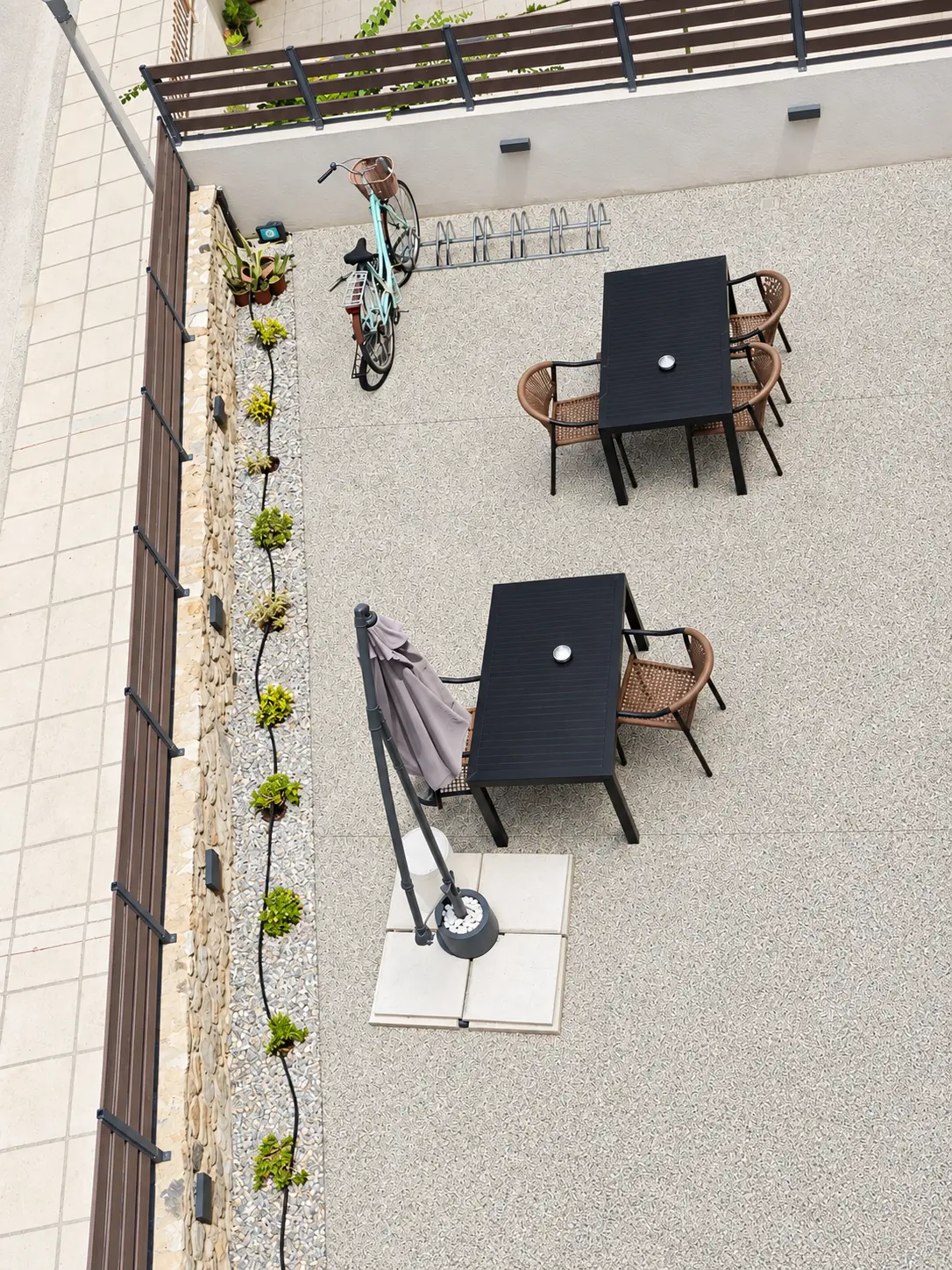 Overview of the bike parking area inside the Koasis yard