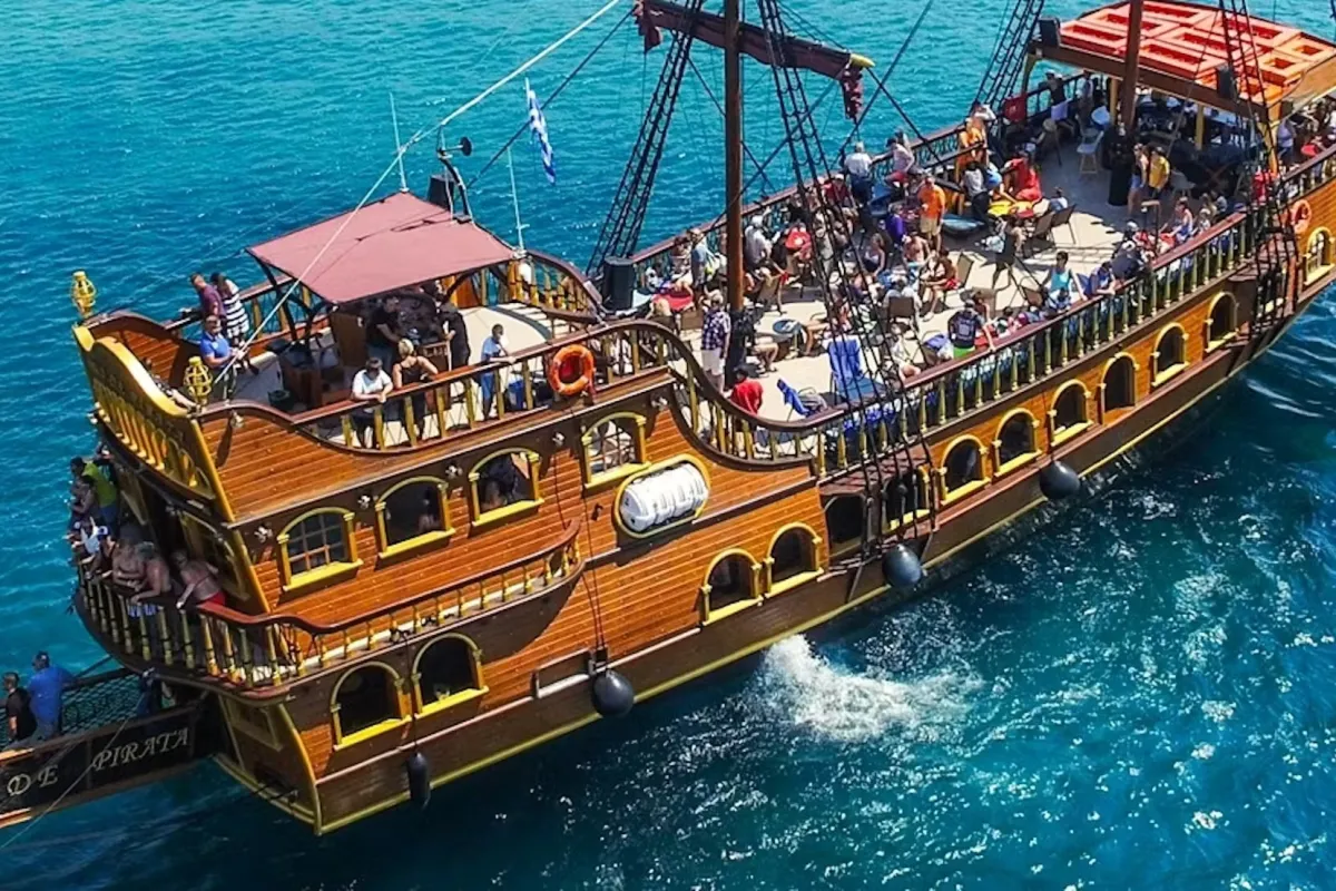 Day Cruises to Nearby Islands