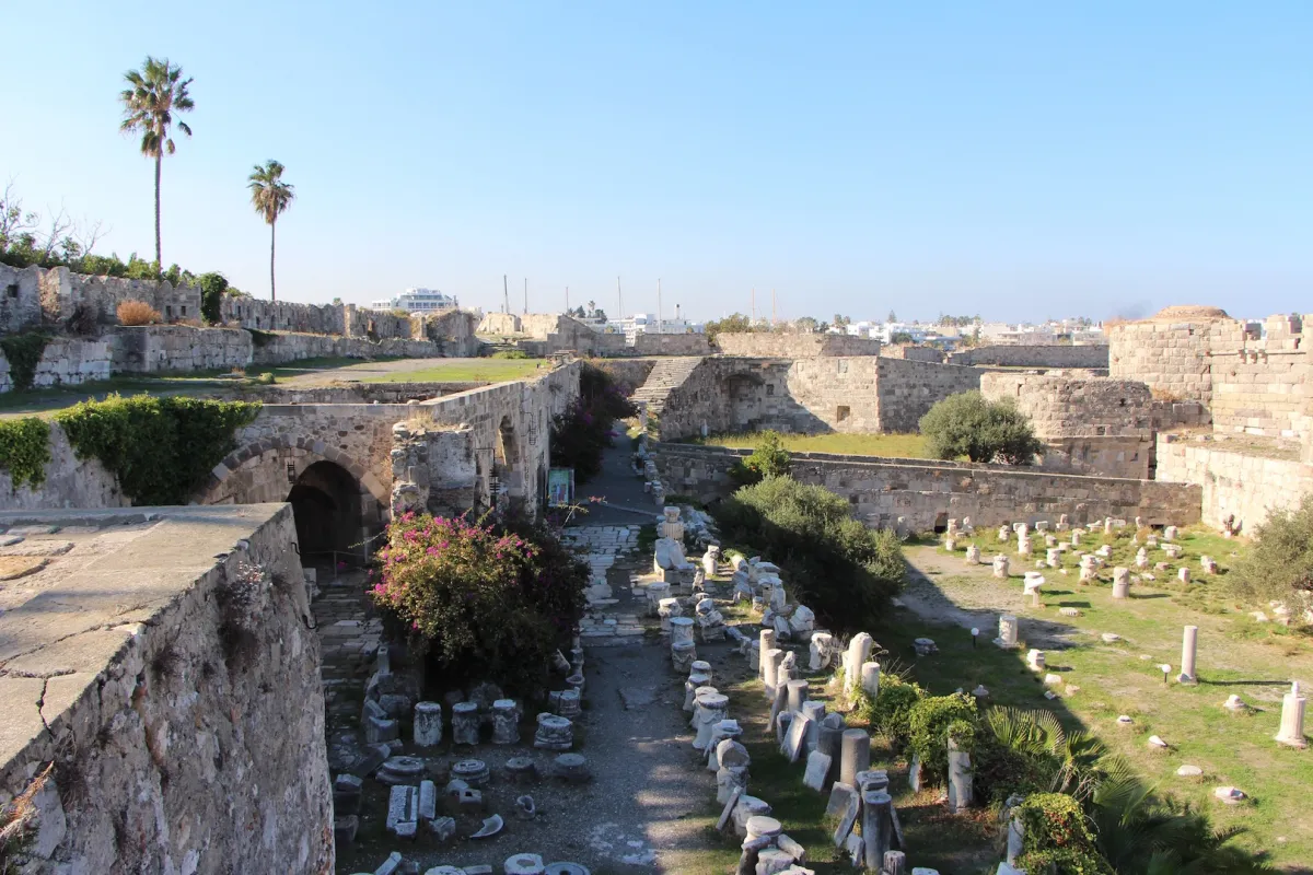 Neratzia Castle (Castle of the Knights)