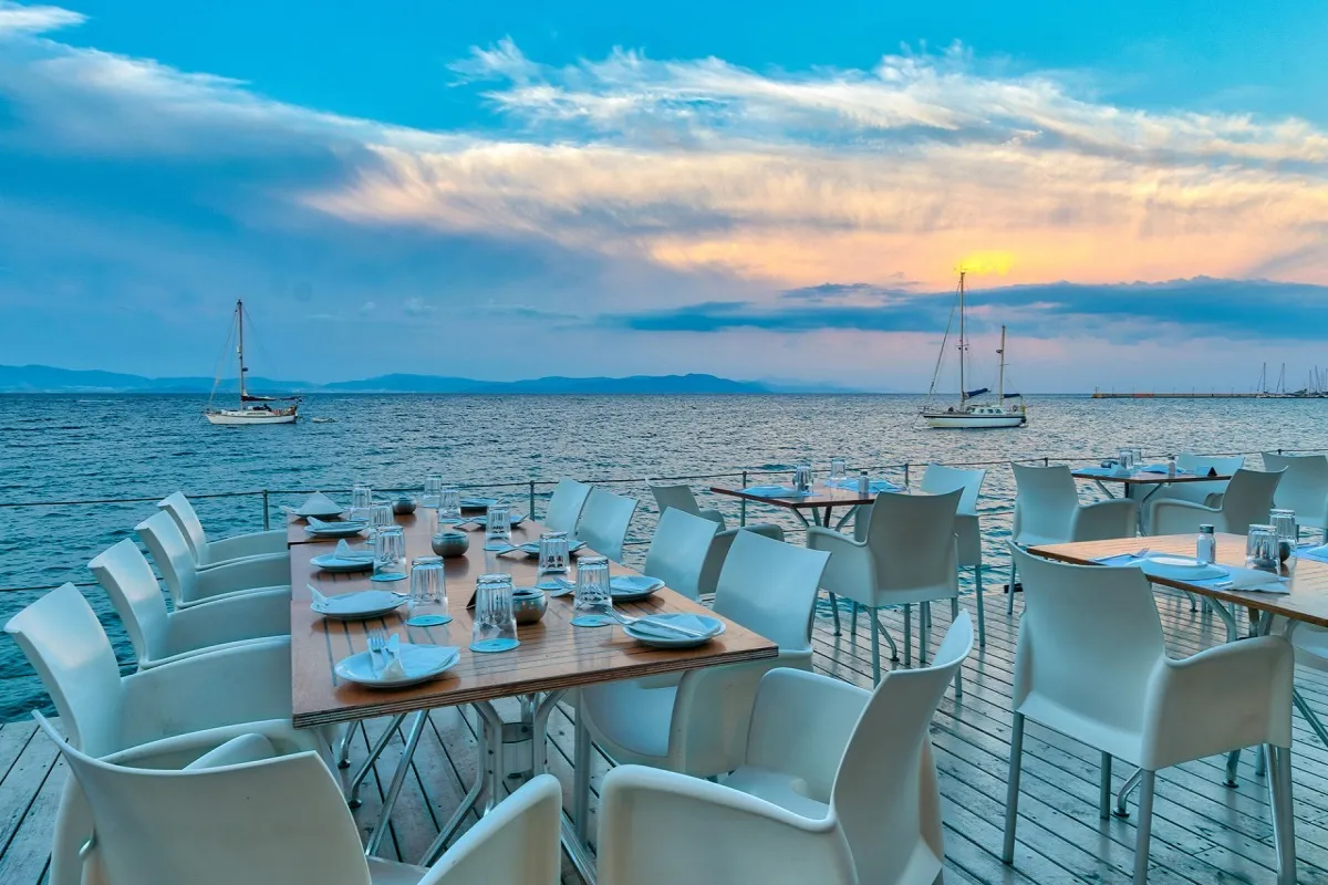 Seafront Dining