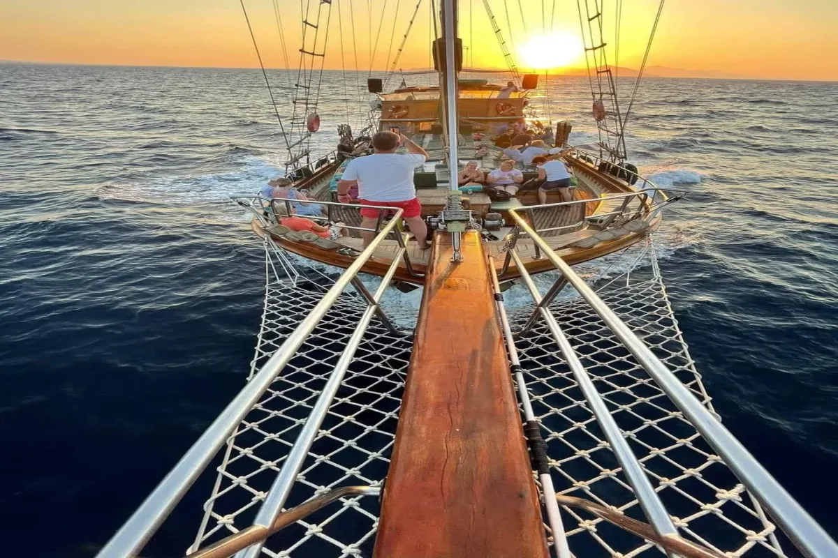 Sunset and Dinner Cruises